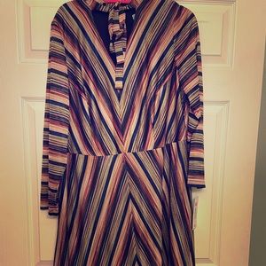 Women’s Dress!!! So pretty and flattering! 👗